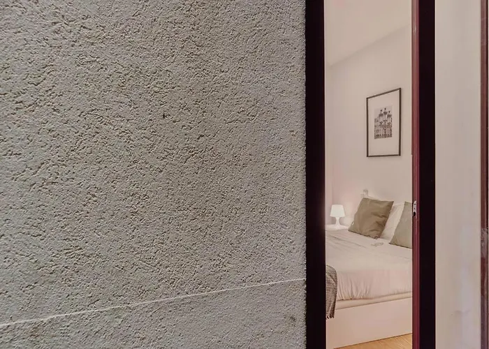 Apartment In Alfandega By Best2Stay